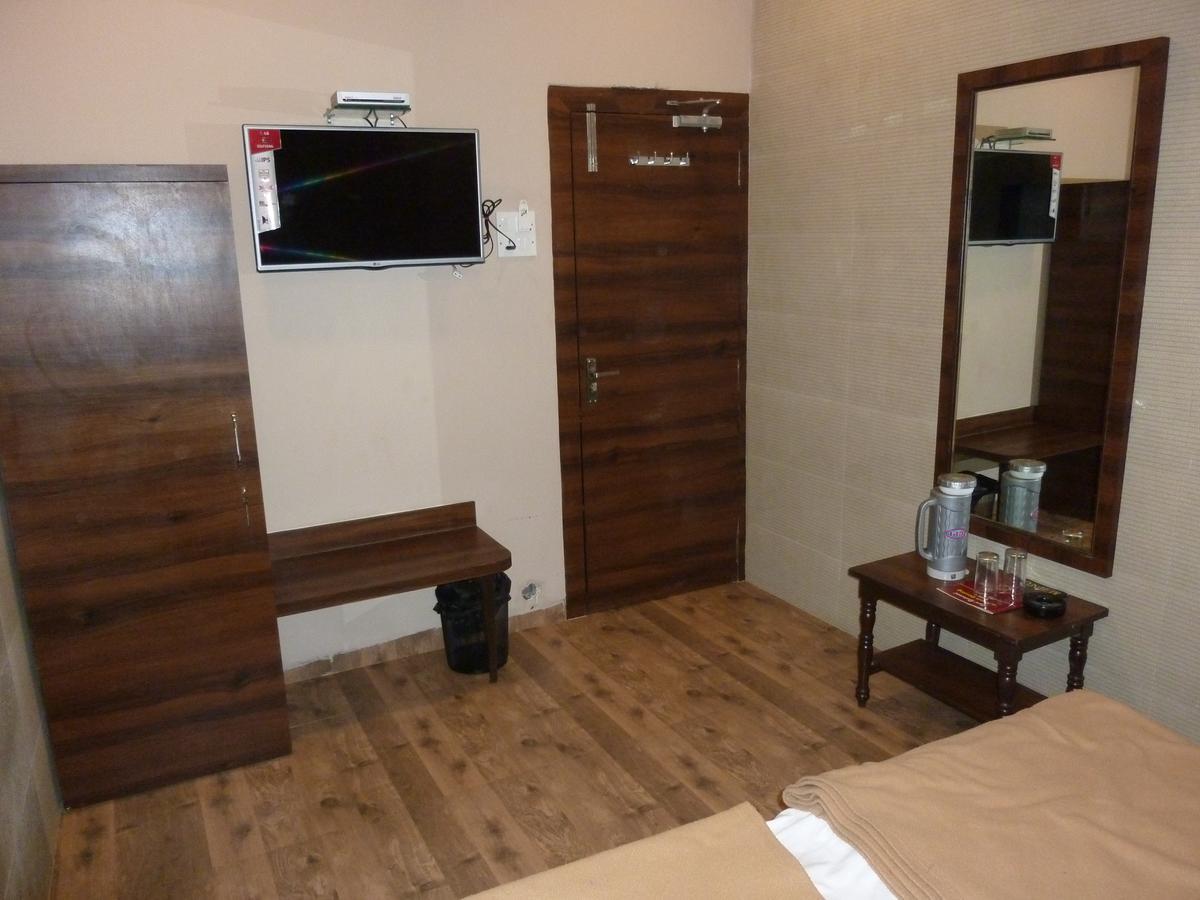 Hotel Regal Palace มุมไบ ภายนอก รูปภาพ