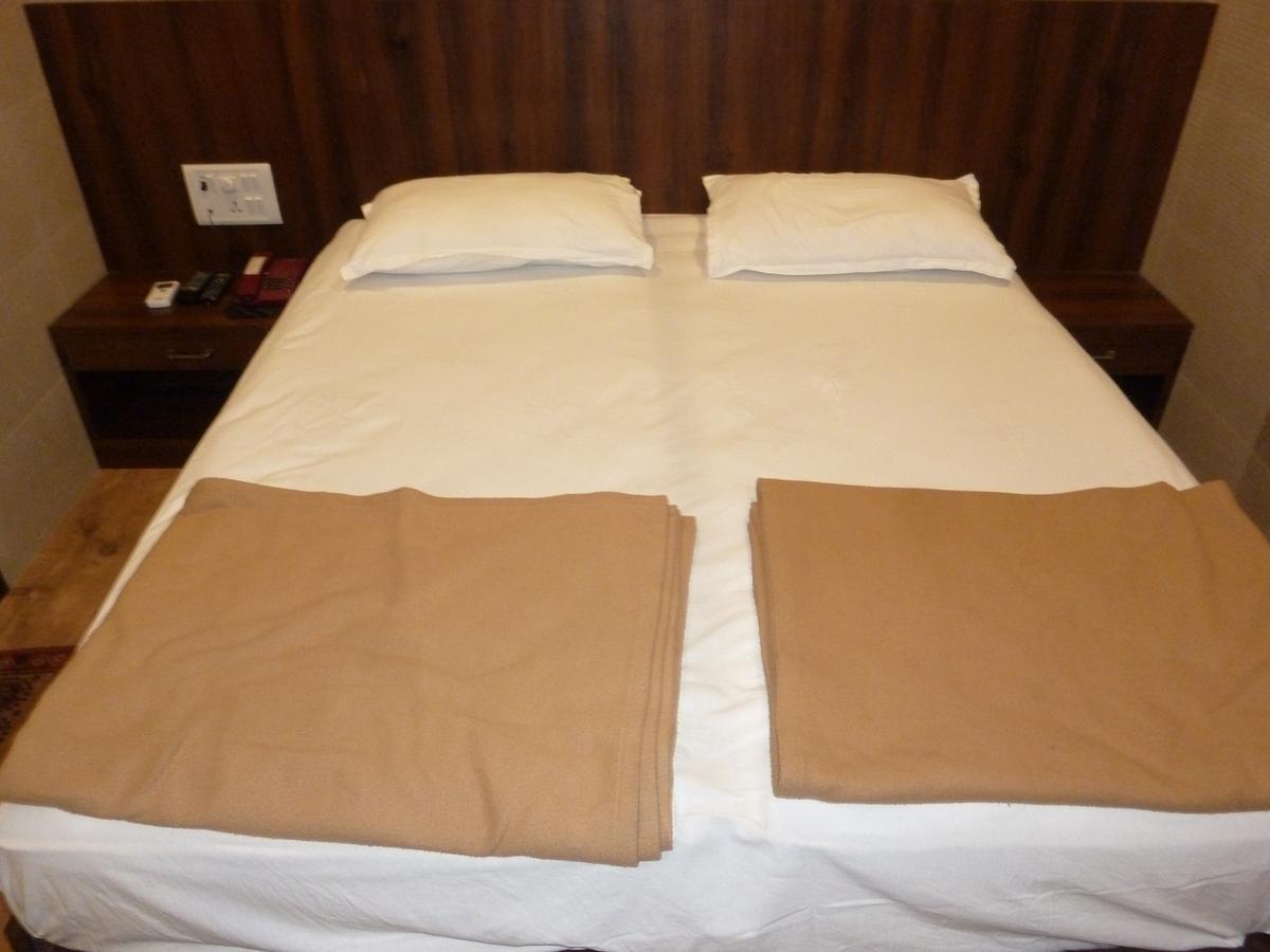 Hotel Regal Palace มุมไบ ภายนอก รูปภาพ