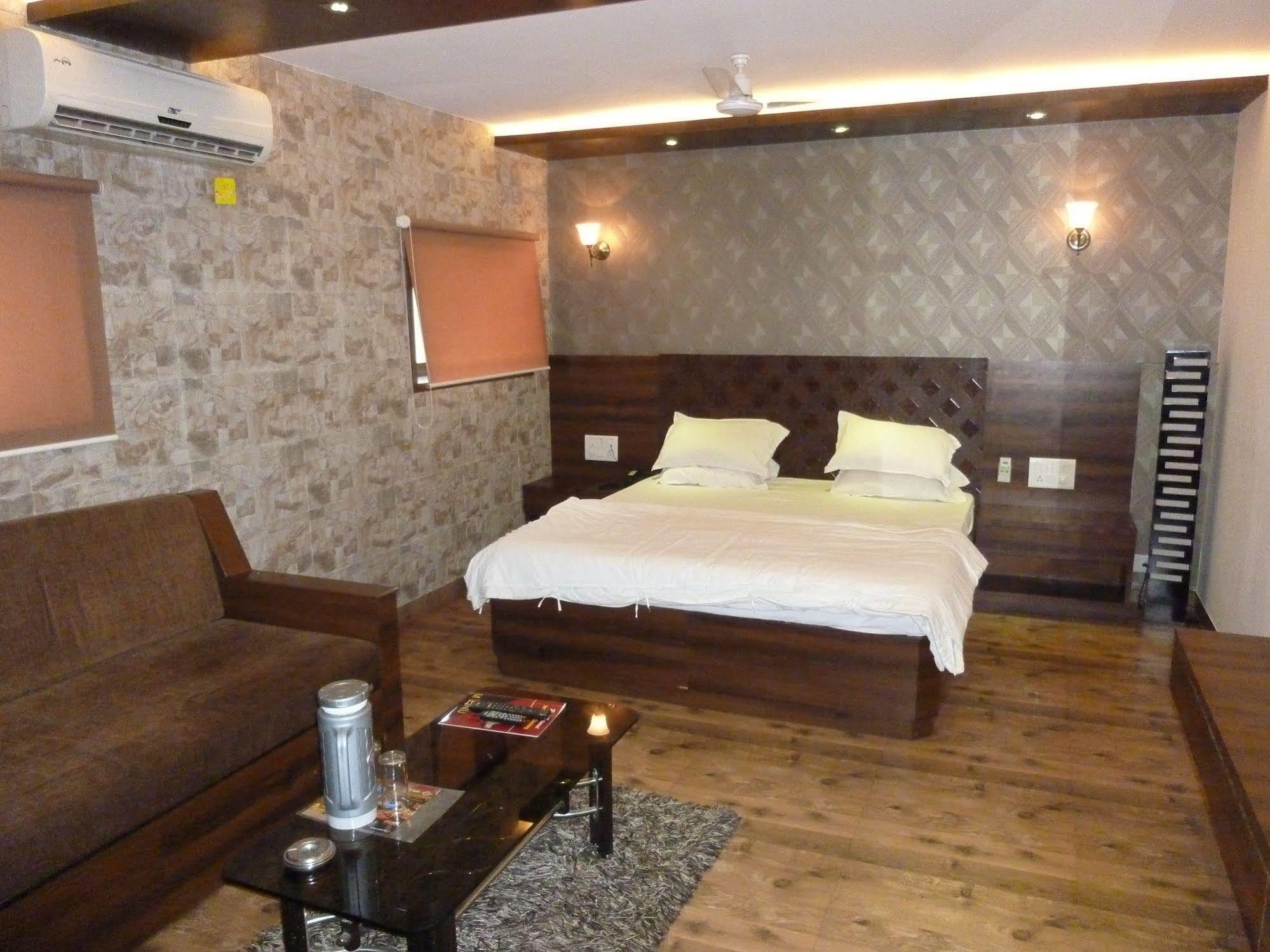 Hotel Regal Palace มุมไบ ภายนอก รูปภาพ