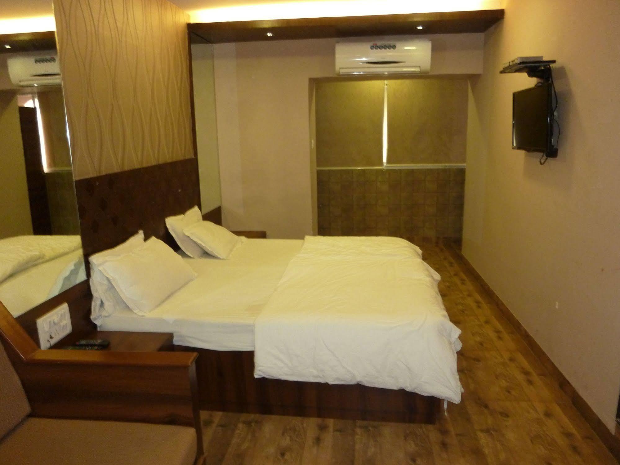 Hotel Regal Palace มุมไบ ภายนอก รูปภาพ