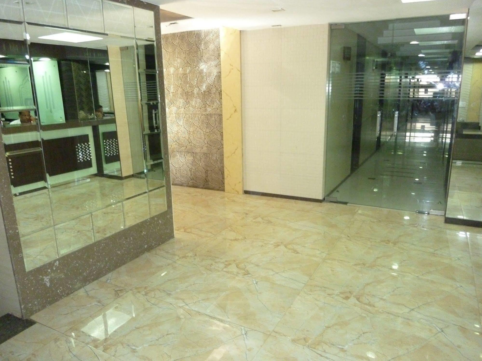 Hotel Regal Palace มุมไบ ภายนอก รูปภาพ