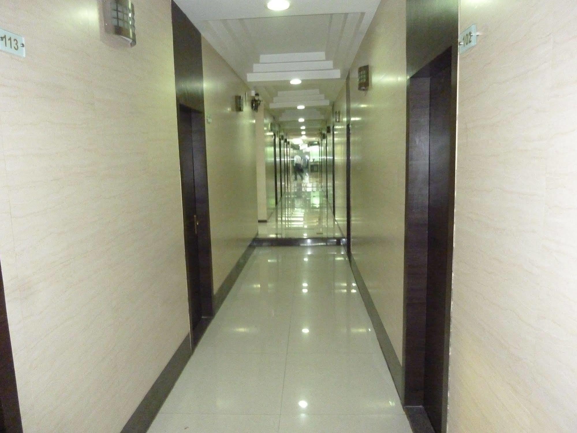 Hotel Regal Palace มุมไบ ภายนอก รูปภาพ
