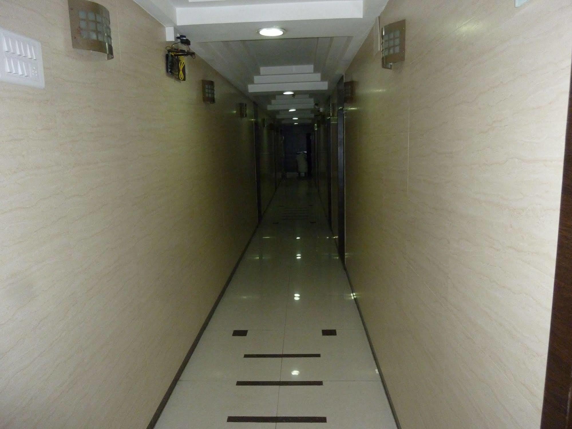 Hotel Regal Palace มุมไบ ภายนอก รูปภาพ